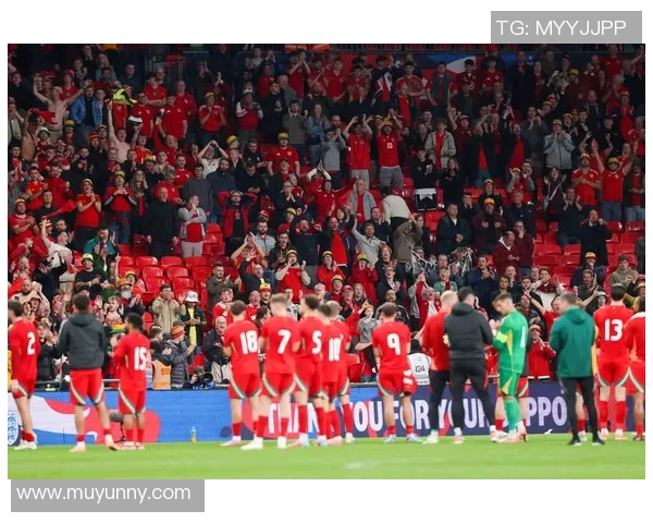 2013年英超经典对决利物浦与曼联的激烈较量回顾