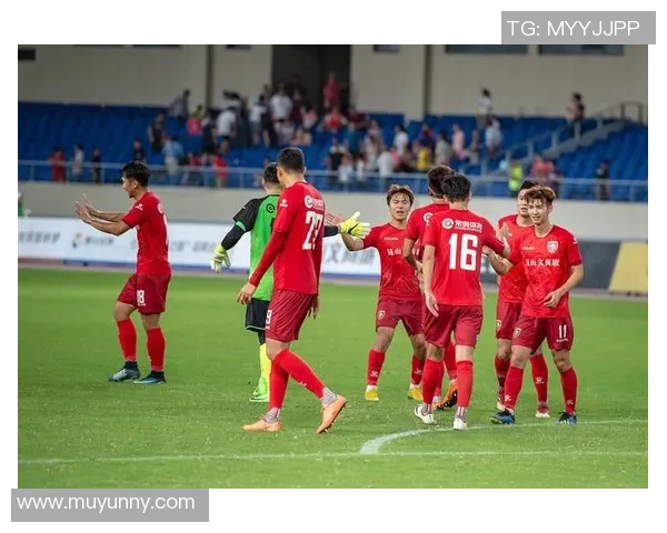 城南足球俱乐部与富川FC的激烈对决引发球迷热情高涨