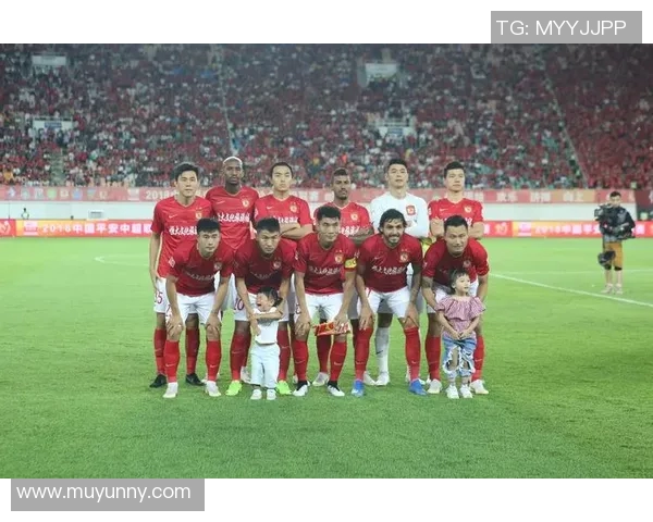 恒大与上港激战正酣精彩瞬间回顾及比赛照片分享