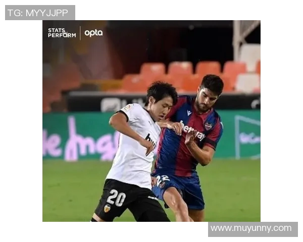 莱万领衔新星崛起足球世界再掀热潮与传奇对决的精彩瞬间